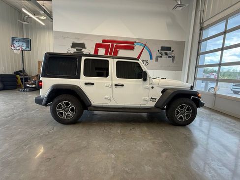 Used 2021 Jeep Wrangler Unlimited Sport image 3