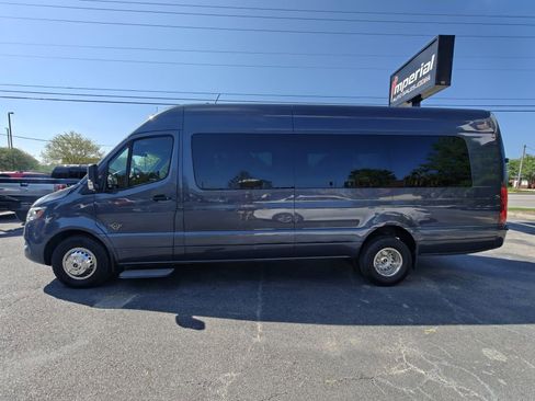 Used 2022 Mercedes-Benz Sprinter 3500 image 9