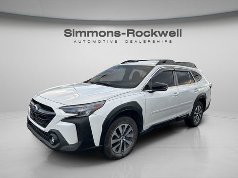 Used 2025 Subaru Outback Premium image 4