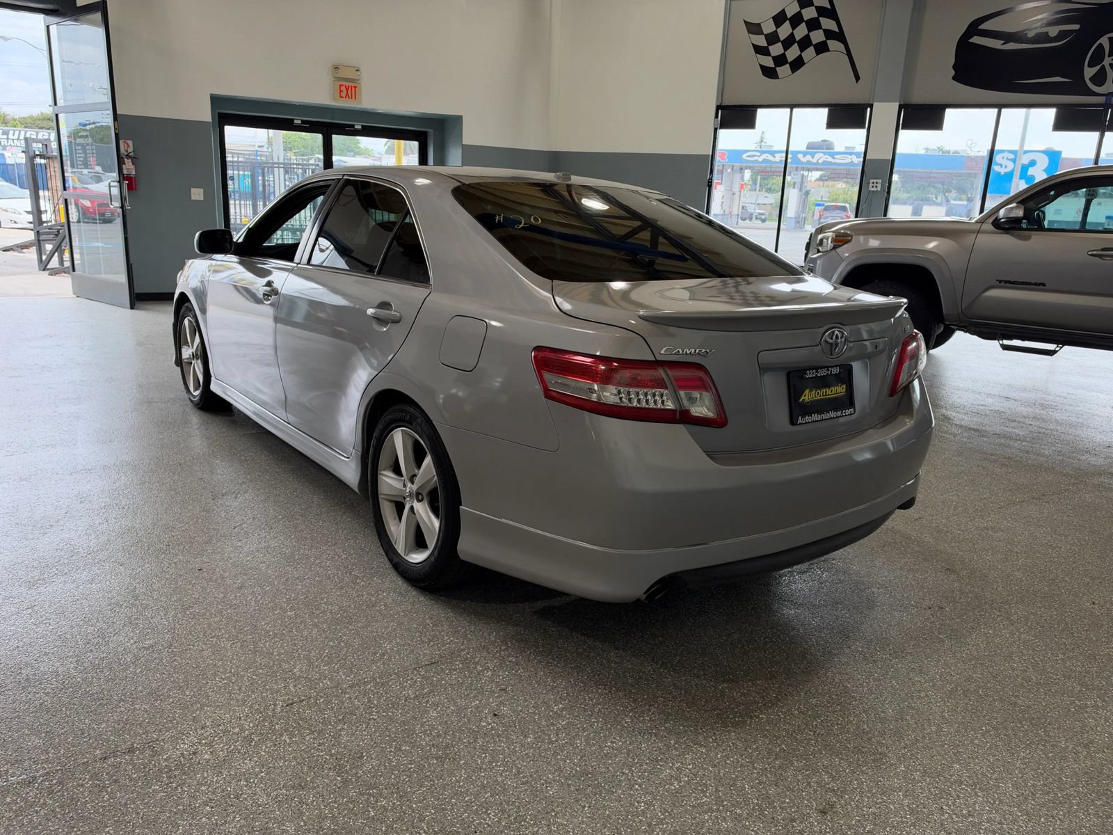 Used 2011 Toyota Camry SE w/ SE Extra-Value Pkg #1 FWD image 5