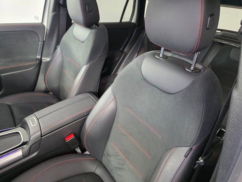 Certified 2025 Mercedes-Benz GLA 250 image 11