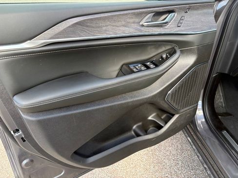 New 2025 Jeep Grand Cherokee L Overland w/ Luxury Tech Group IV AWD/4WD image 9