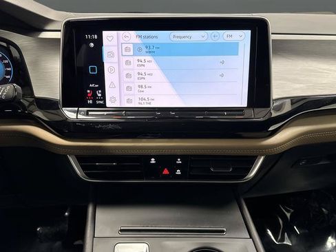 Used 2025 Volkswagen Atlas Cross Sport SE FWD image 8
