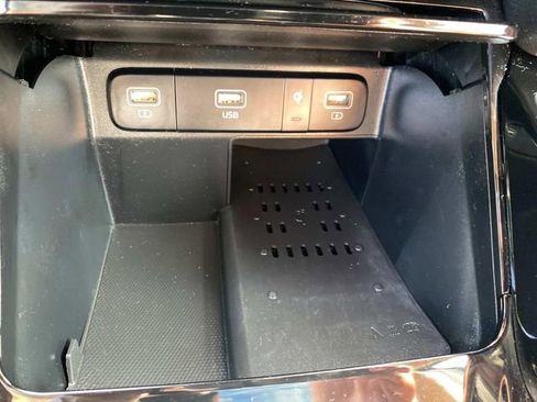 Used 2022 Kia Sorento SX Prestige w/ Rust Color Package image 9