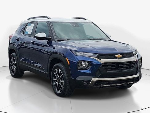Used 2023 Chevrolet TrailBlazer ACTIV w/ Convenience Package AWD/4WD image 2