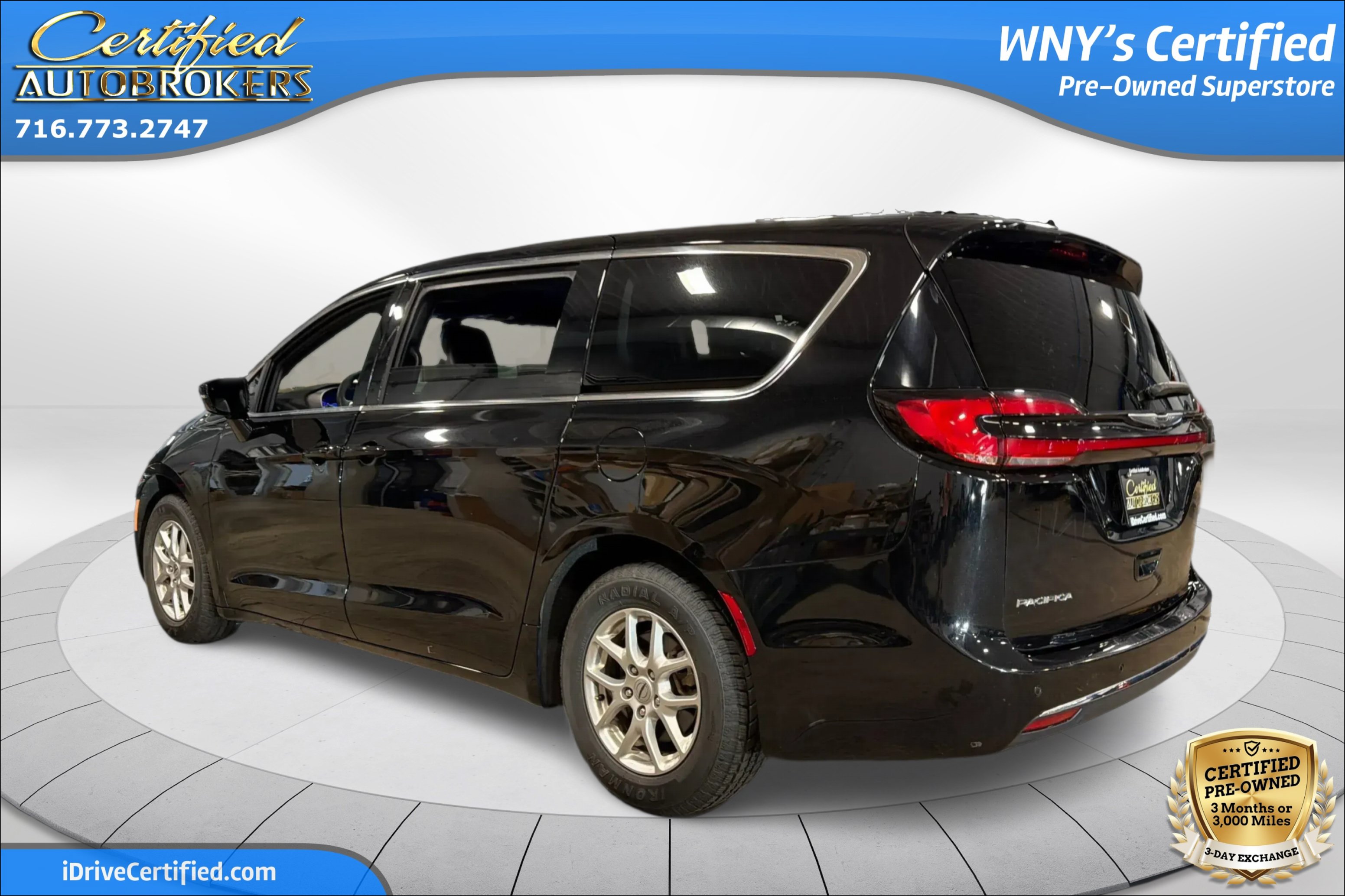 Used 2025 Chrysler Pacifica Select FWD image 8