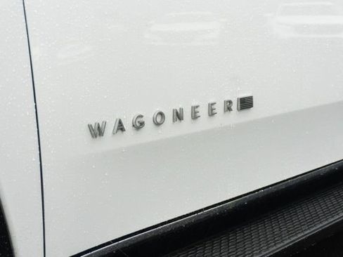 Used 2023 Jeep Wagoneer L Series II AWD/4WD image 3