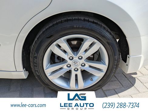 Used 2011 Nissan Altima 3.5 SR w/ 3.5SR Premium Pkg image 9