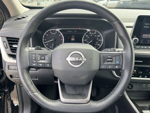 Used 2025 Nissan Rogue SV FWD image 5