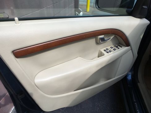 Used 2009 Volvo XC70 3.2 image 16