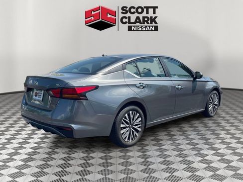 Used 2023 Nissan Altima 2.5 SV FWD image 6
