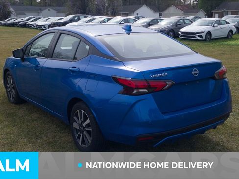 Used 2023 Nissan Versa SV image 4