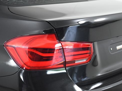 Used 2018 BMW 330i Sedan w/ Convenience Package image 32