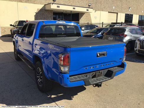 Used 2021 Toyota Tacoma TRD Sport image 3
