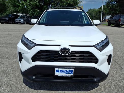 Used 2022 Toyota RAV4 XLE w/ Convenience Package AWD/4WD image 9