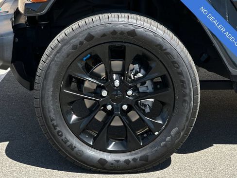 Used 2023 Jeep Wrangler Unlimited Sahara AWD/4WD image 33