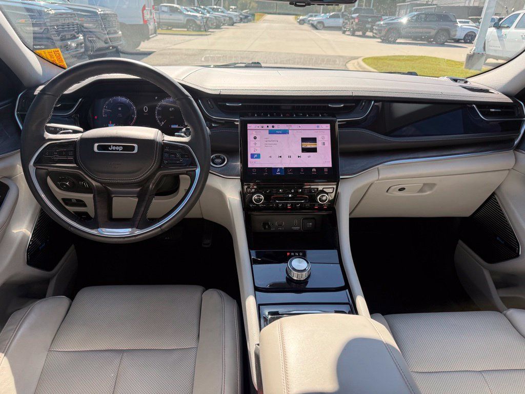 Used 2022 Jeep Grand Cherokee Overland w/ Luxury Tech Group IV RWD image 9
