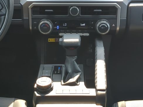 Used 2025 Toyota 4Runner TRD Off-Road Premium AWD/4WD image 17