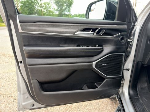 Used 2024 Jeep Wagoneer Series II w/ Flexible Seating Group RWD image 18