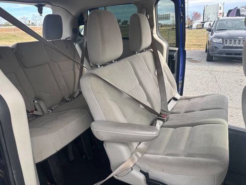 Used 2018 Dodge Grand Caravan SE w/ UConnect Hands-Free Group image 19