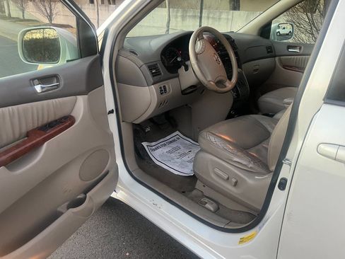 Used 2004 Toyota Sienna XLE image 17