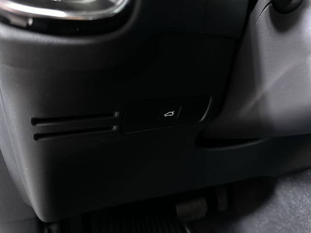 Used 2023 Volvo XC40 B5 Plus AWD/4WD image 18