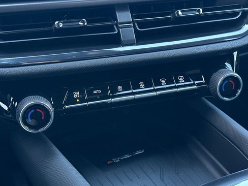 New 2025 Chevrolet Equinox EV RS image 21