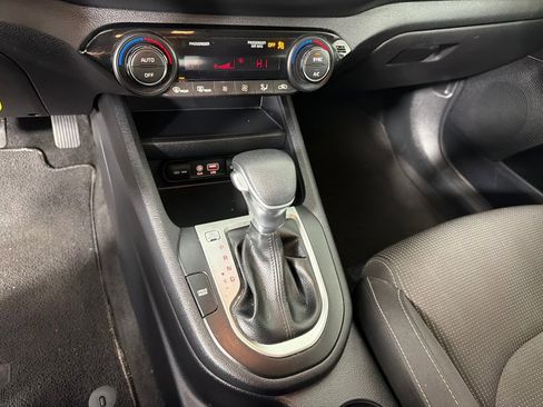 Used 2019 Kia Forte LXS FWD image 17