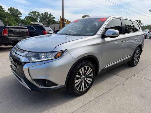 Used 2019 Mitsubishi Outlander SE FWD image 3