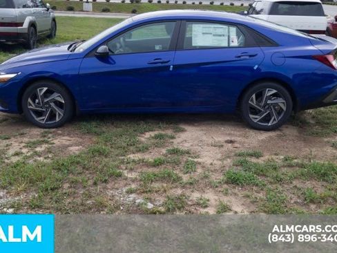 Certified 2025 Hyundai Elantra Sport FWD image 9