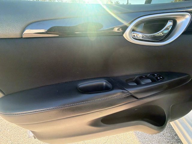 Used 2016 Nissan Sentra SV FWD image 2