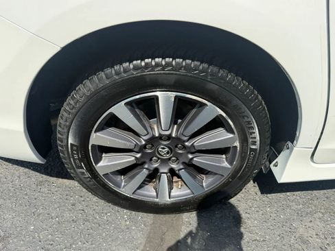 Used 2018 Toyota Sienna XLE w/ XLE Navigation Package AWD/4WD image 50