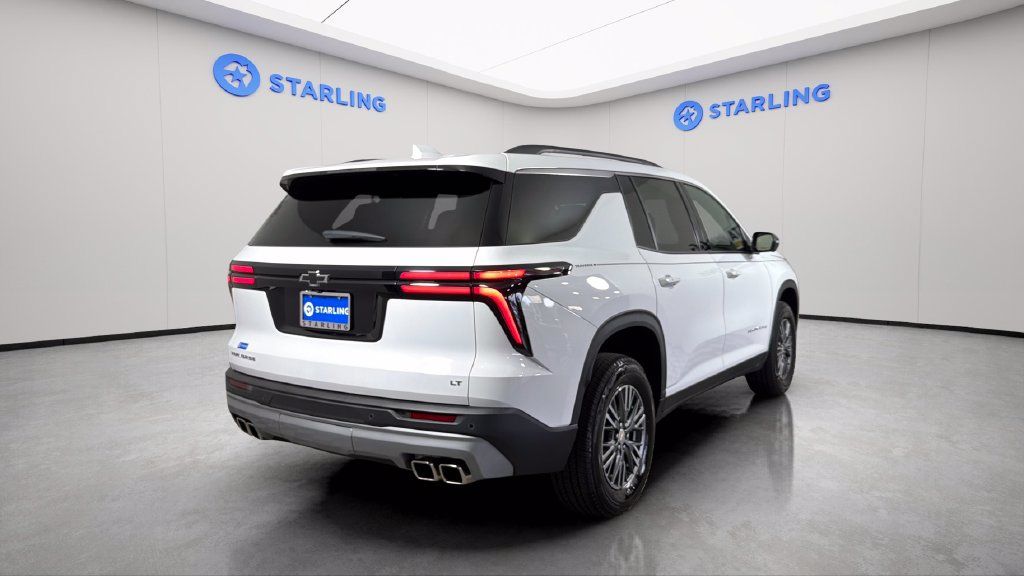Used 2024 Chevrolet Traverse LT FWD image 8