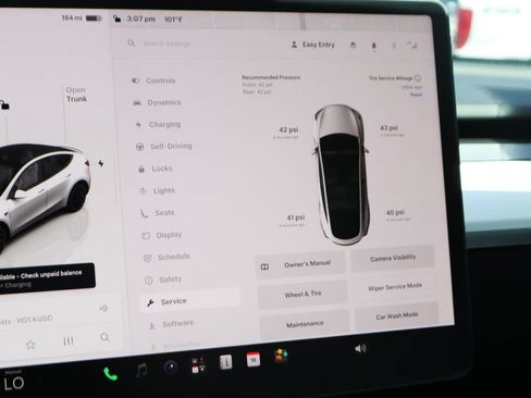 Used 2024 Tesla Model Y Performance AWD/4WD image 32
