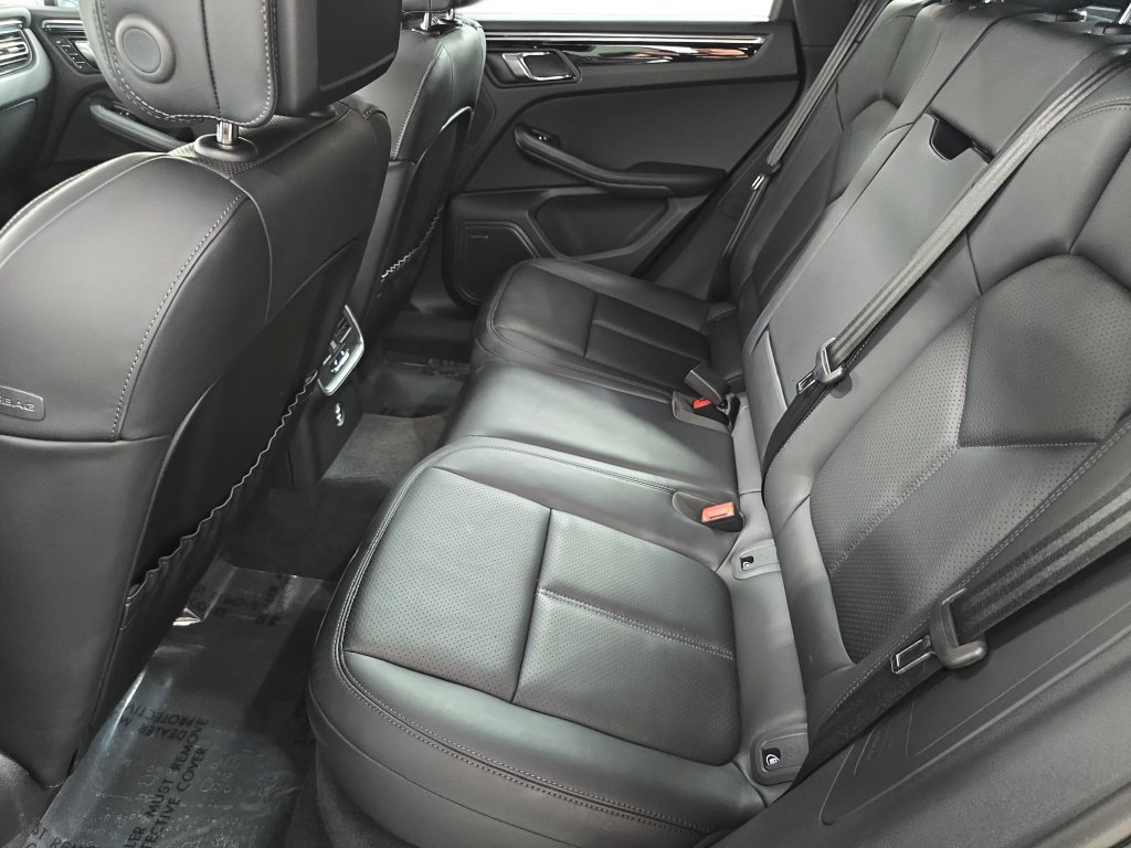 Certified 2026 Porsche Macan AWD/4WD image 24