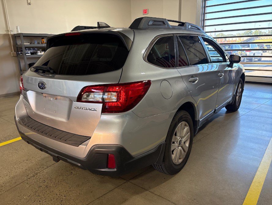 Used 2019 Subaru Outback 2.5i Premium AWD/4WD image 2