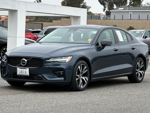 Certified 2025 Volvo S60 B5 Core FWD image 8