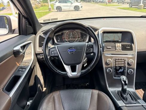 Used 2015 Volvo XC60 T6 w/ Proximity Package AWD/4WD image 16