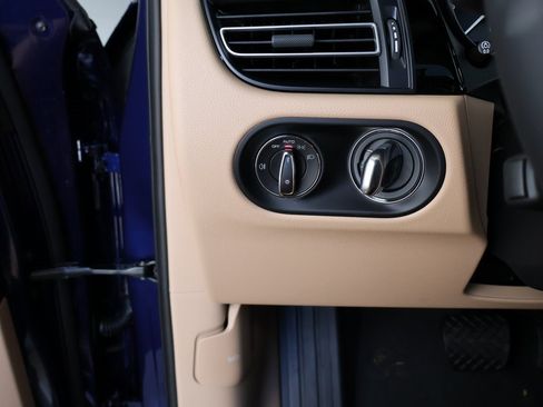 Used 2025 Porsche Macan image 32