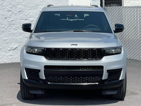 New 2025 Jeep Grand Cherokee L Altitude image 3