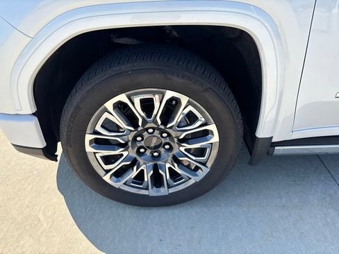 Used 2023 GMC Sierra 1500 Denali Ultimate AWD/4WD image 10