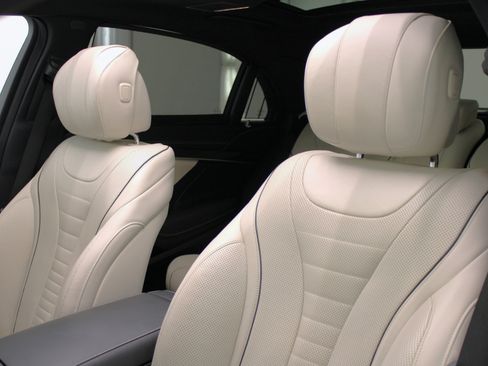 Used 2018 Mercedes-Benz S 560 Sedan image 34