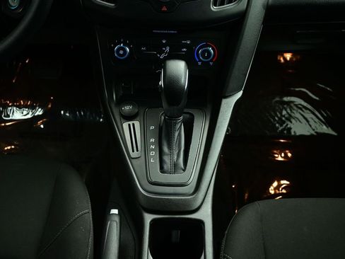 Used 2018 Ford Focus SE image 36
