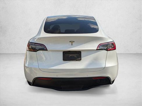 Used 2022 Tesla Model Y Long Range image 5