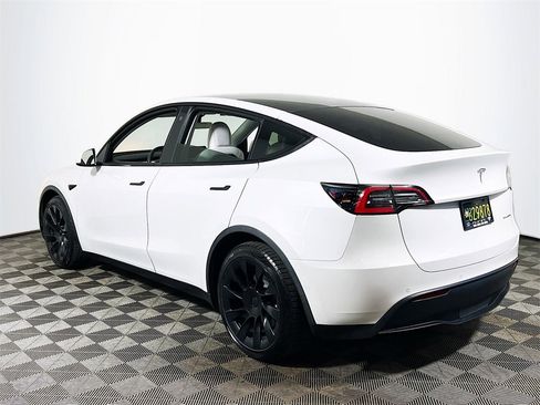Used 2021 Tesla Model Y Long Range image 6