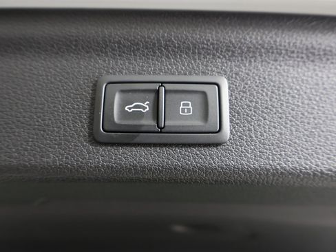 Used 2025 Audi Q3 2.0T Premium w/ Convenience Package image 17