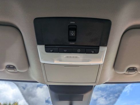 Used 2025 Nissan Sentra SV w/ SV Premium Package FWD image 25