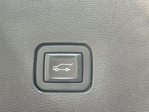 Certified 2023 Chevrolet Traverse LT image 20