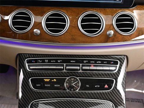 Used 2018 Mercedes-Benz E 300 4MATIC image 40