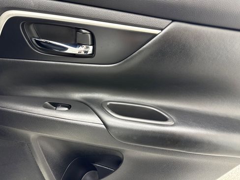 Used 2017 Nissan Altima 2.5 SR w/ Midnight Edition Package FWD image 42